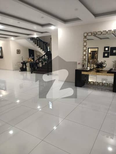 ڈی ایچ اے فیز 5 ڈی ایچ اے ڈیفینس,کراچی میں 6 کمروں کا 2 کنال مکان 13.0 لاکھ میں کرایہ پر دستیاب ہے۔