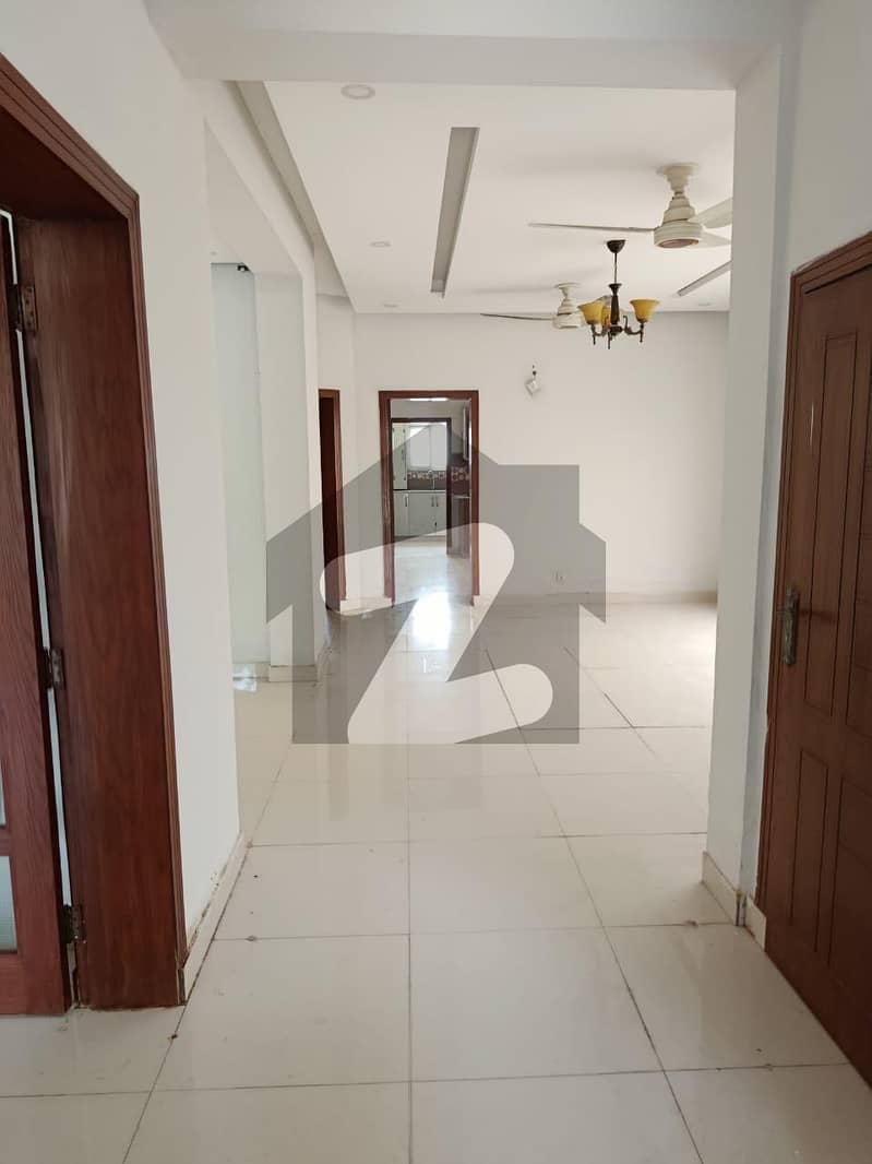 عمارکینیان ویوز اسلام آباد میں 4 کمروں کا 12 مرلہ مکان 1.25 لاکھ میں کرایہ پر دستیاب ہے۔ عمارکینیان ویوز اسلام آباد میں 4 کمروں کا 12 مرلہ مکان 1.25 لاکھ میں کرایہ پر دستیاب ہے۔