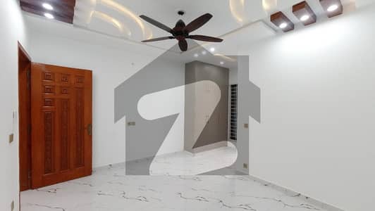 بحریہ انکلیو - سیکٹر جے بحریہ انکلیو,بحریہ ٹاؤن,اسلام آباد میں 5 کمروں کا 8 مرلہ مکان 3.8 کروڑ میں برائے فروخت۔