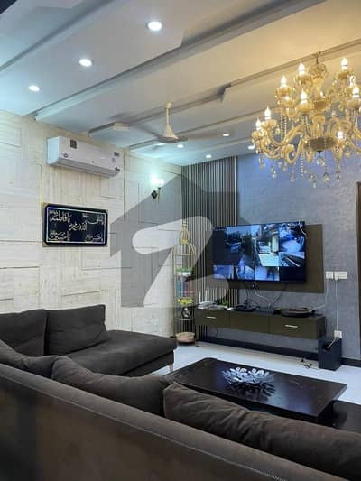 بحریہ ٹاؤن ۔ بلاک اے اے بحریہ ٹاؤن سیکٹرڈی,بحریہ ٹاؤن,لاہور میں 1 کمرے کا 2 مرلہ فلیٹ 68.0 لاکھ میں برائے فروخت۔