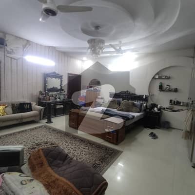 پی جی ای سی ایچ ایس فیز 2 پنجاب گورنمنٹ ایمپلائیز سوسائٹی,لاہور میں 7 کمروں کا 1 کنال مکان 5.5 کروڑ میں برائے فروخت۔