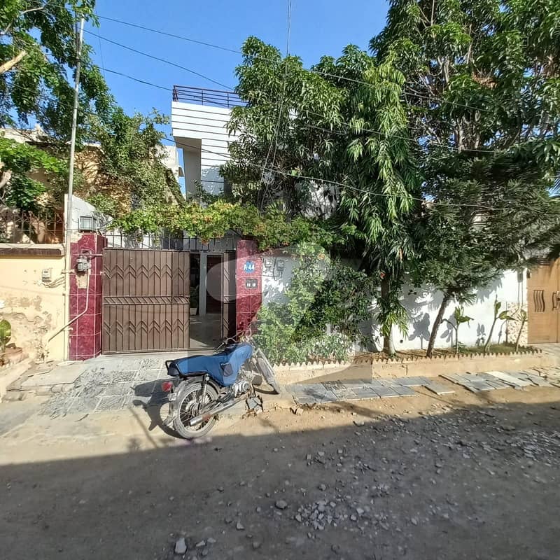 Ground + One 200 sq yds Urgent sale in Scheme 33