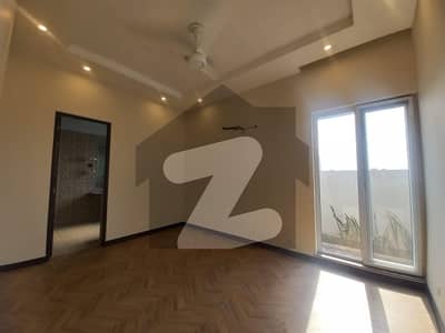 1 KANAL MODERN UPPER PORTION FOR RENT. PLUS SERWANT ROOM. IN DHA PHASE 7
