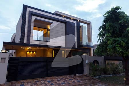 01 Kanal Fully Maintained Sightly Used Super Hot Located Bungalow Is Available For Rent In DHA Phase 5 , Near to Park