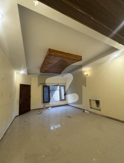 ایف ۔ 10 اسلام آباد میں 5 کمروں کا 1 کنال مکان 4.25 لاکھ میں کرایہ پر دستیاب ہے۔