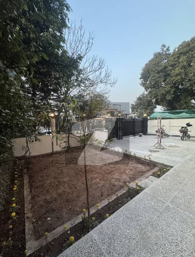 ایف ۔ 10 اسلام آباد میں 6 کمروں کا 1 کنال مکان 5.25 لاکھ میں کرایہ پر دستیاب ہے۔