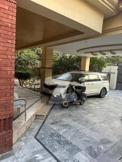 کینال ویو لاہور میں 6 کمروں کا 2 کنال مکان 18.0 کروڑ میں برائے فروخت۔