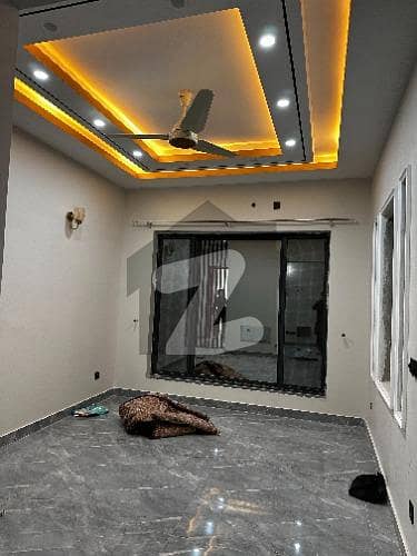 جی ۔ 16/4 جی ۔ 16,اسلام آباد میں 3 کمروں کا 1 کنال بالائی پورشن 1.0 لاکھ میں کرایہ پر دستیاب ہے۔