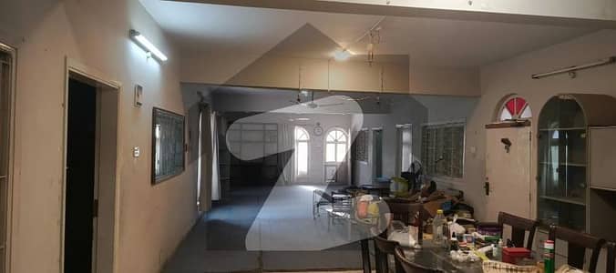 Prime Location SMCHS - Sindhi Muslim Society House Sized 1000 Square Yards For Rent