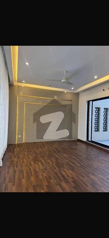 ڈی ایچ اے فیز 7 - بلاک ٹی فیز 7,ڈیفنس (ڈی ایچ اے),لاہور میں 5 کمروں کا 1 کنال مکان 3.4 لاکھ میں کرایہ پر دستیاب ہے۔