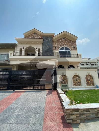 Triple Storey 30 X 70 House For Sale