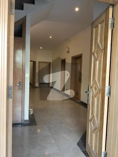 بحریہ ٹاؤن فیز 7 بحریہ ٹاؤن راولپنڈی,راولپنڈی میں 5 کمروں کا 12 مرلہ مکان 1.5 لاکھ میں کرایہ پر دستیاب ہے۔