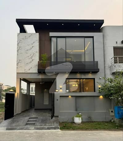 ڈی ایچ اے 9 ٹاؤن ڈیفنس (ڈی ایچ اے),لاہور میں 3 کمروں کا 5 مرلہ مکان 2.7 کروڑ میں برائے فروخت۔ ڈی ایچ اے 9 ٹاؤن ڈیفنس (ڈی ایچ اے),لاہور میں 3 کمروں کا 5 مرلہ مکان 2.7 کروڑ میں برائے فروخت۔