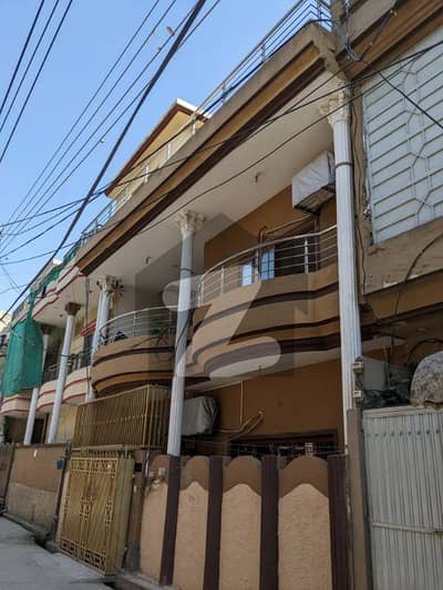 آفیسر کالونی میسرائل روڈ,راولپنڈی میں 4 کمروں کا 4 مرلہ مکان 1.8 کروڑ میں برائے فروخت۔