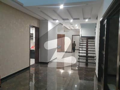 ڈی ایچ اے فیز 8 - بلاک ایس فیز 8,ڈیفنس (ڈی ایچ اے),لاہور میں 5 کمروں کا 1 کنال مکان 3.35 لاکھ میں کرایہ پر دستیاب ہے۔ ڈی ایچ اے فیز 8 - بلاک ایس فیز 8,ڈیفنس (ڈی ایچ اے),لاہور میں 5 کمروں کا 1 کنال مکان 3.35 لاکھ میں کرایہ پر دستیاب ہے۔