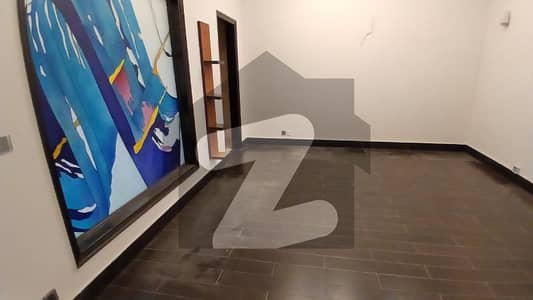 ڈی ایچ اے فیز 8 ڈی ایچ اے ڈیفینس,کراچی میں 1 کمرے کا 1 کنال زیریں پورشن 2.0 لاکھ میں کرایہ پر دستیاب ہے۔