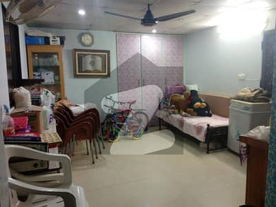 گلشن اقبال - بلاک 10-اے گلشنِ اقبال,گلشنِ اقبال ٹاؤن,کراچی میں 4 کمروں کا 6 مرلہ فلیٹ 1.65 کروڑ میں برائے فروخت۔