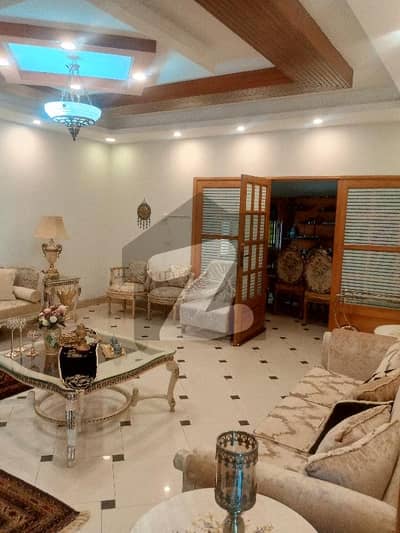 ایف ۔ 10 اسلام آباد میں 6 کمروں کا 1 کنال مکان 5.5 لاکھ میں کرایہ پر دستیاب ہے۔