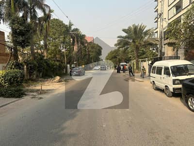 گلبرگ 3 - بلاک اے3 گلبرگ 3,گلبرگ,لاہور میں 2 کنال عمارت 32.0 کروڑ میں برائے فروخت۔