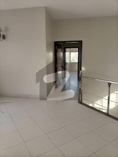 ڈی ایچ اے فیز 5 ڈی ایچ اے ڈیفینس,کراچی میں 4 کمروں کا 1 کنال مکان 3.75 لاکھ میں کرایہ پر دستیاب ہے۔