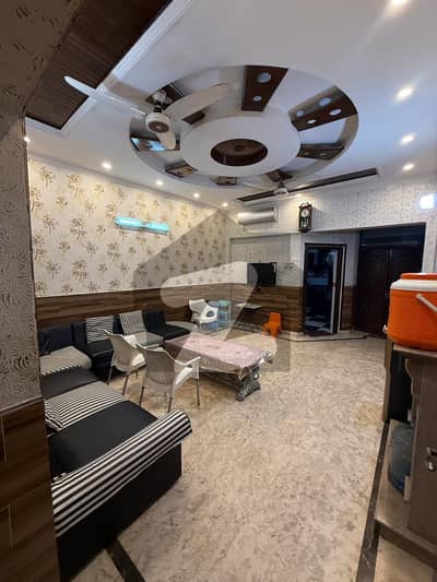 شادمان لاہور میں 4 کمروں کا 10 مرلہ مکان 6.5 کروڑ میں برائے فروخت۔