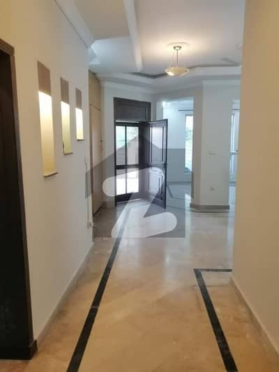 جی ۔ 13 اسلام آباد میں 2 کمروں کا 7 مرلہ زیریں پورشن 82.0 ہزار میں کرایہ پر دستیاب ہے۔