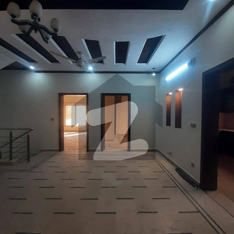 Upper Portion For Rent in G-13 (10 Marla) Upper Portion For Rent in G-13 (10 Marla)