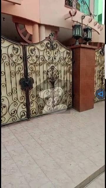 غازی آفیسرز کالونی سیالکوٹ میں 6 کمروں کا 1 کنال مکان 16.0 کروڑ میں برائے فروخت۔