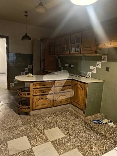 ایف ۔ 10 اسلام آباد میں 2 کمروں کا 1 کنال زیریں پورشن 1.6 لاکھ میں کرایہ پر دستیاب ہے۔