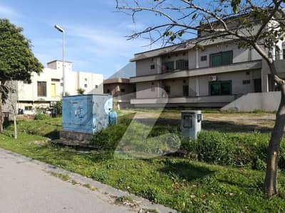 Out Class Location Kanal Plot Available For Sale