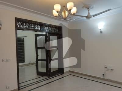 Beautiful Upper Portion Available In F-11, Islamabad Beautiful Upper Portion Available In F-11, Islamabad