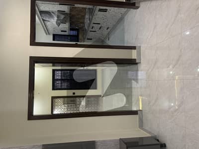 سینٹرل پارک ہاؤسنگ سکیم لاہور میں 1 کمرے کا 4 مرلہ زیریں پورشن 30.0 ہزار میں کرایہ پر دستیاب ہے۔