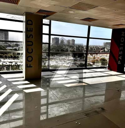 شاہراہِ فیصل کراچی میں 11 مرلہ دفتر 6.38 لاکھ میں کرایہ پر دستیاب ہے۔