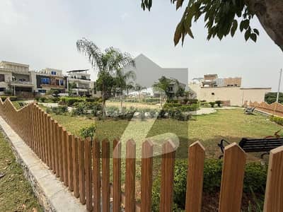 ایف ۔ 17 اسلام آباد میں 10 مرلہ رہائشی پلاٹ 1.0 کروڑ میں برائے فروخت۔