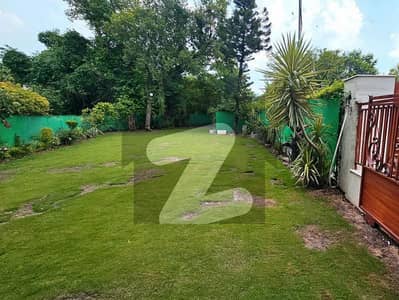 ایف ۔ 8 اسلام آباد میں 5 کمروں کا 1 کنال مکان 12.0 لاکھ میں کرایہ پر دستیاب ہے۔