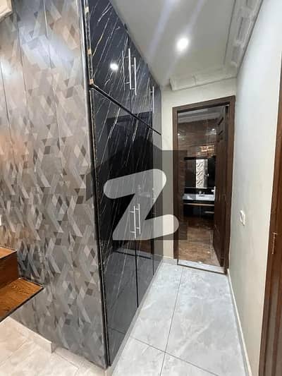 بحریہ ٹاؤن سیکٹرڈی بحریہ ٹاؤن,لاہور میں 3 کمروں کا 5 مرلہ مکان 65.0 ہزار میں کرایہ پر دستیاب ہے۔