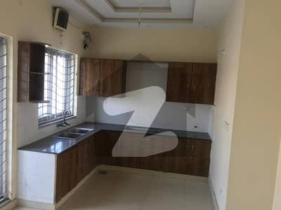 ڈی ایچ اے 11 رہبر لاہور میں 2 کمروں کا 8 مرلہ بالائی پورشن 50.0 ہزار میں کرایہ پر دستیاب ہے۔