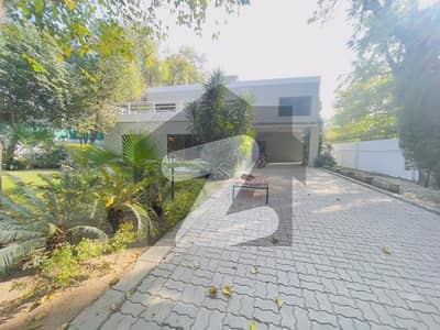 HOUSE FOR RENT BIG LAWN HOUSE FOR RENT BIG LAWN