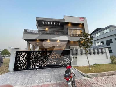 Brand New 8 Marla Full House 5 Bed Accommodation 2 American Kitchen 1 Servent Two Species TV Lounge Available For Sale In Bahria Enclave