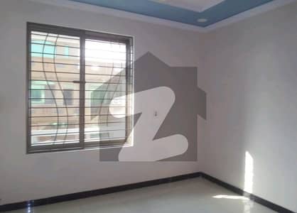 Ideally Located Upper Portion For rent In I-8/3 Available