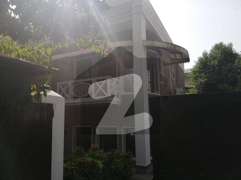 HOUSE FOR RENT IN E-7 HOUSE FOR RENT IN E-7