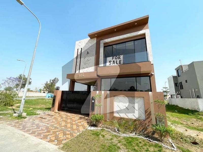 ڈی ایچ اے 9 ٹاؤن ڈیفنس (ڈی ایچ اے),لاہور میں 3 کمروں کا 5 مرلہ مکان 1.99 کروڑ میں برائے فروخت۔