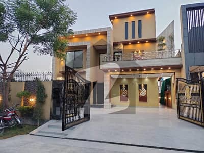 این ایف سی 1 لاہور میں 6 کمروں کا 1 کنال مکان 5.8 کروڑ میں برائے فروخت۔ این ایف سی 1 لاہور میں 6 کمروں کا 1 کنال مکان 5.8 کروڑ میں برائے فروخت۔