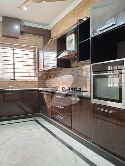 ای ۔ 11 اسلام آباد میں 5 کمروں کا 1 کنال مکان 4.5 لاکھ میں کرایہ پر دستیاب ہے۔