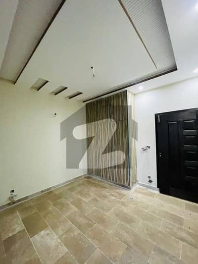 جوبلی ٹاؤن لاہور میں 1 کمرے کا 5 مرلہ کمرہ 25.0 ہزار میں کرایہ پر دستیاب ہے۔