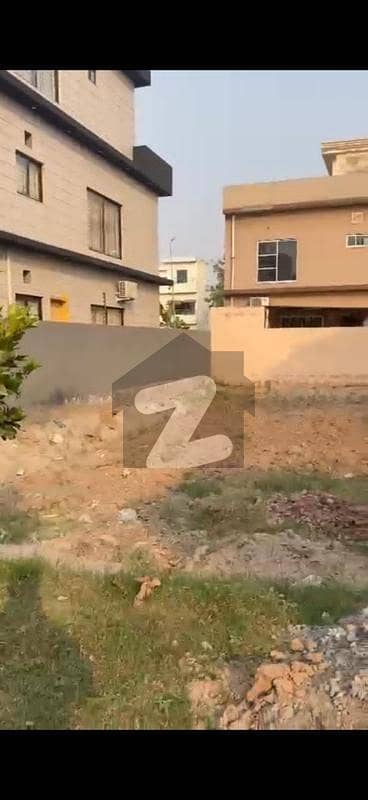 1 Kanal Plot Best Price Hot Location For Sale.