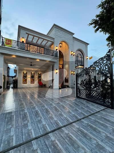 ڈی ایچ اے فیز 6 ڈیفنس (ڈی ایچ اے),لاہور میں 5 کمروں کا 1 کنال مکان 8.9 کروڑ میں برائے فروخت۔