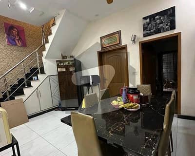 کیولری ایکسٹینشن لاہور میں 3 کمروں کا 5 مرلہ مکان 1.25 لاکھ میں کرایہ پر دستیاب ہے۔