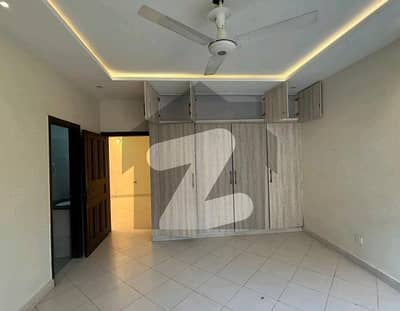 آئی ۔ 8/2 آئی ۔ 8,اسلام آباد میں 5 کمروں کا 14 مرلہ مکان 13.25 کروڑ میں برائے فروخت۔