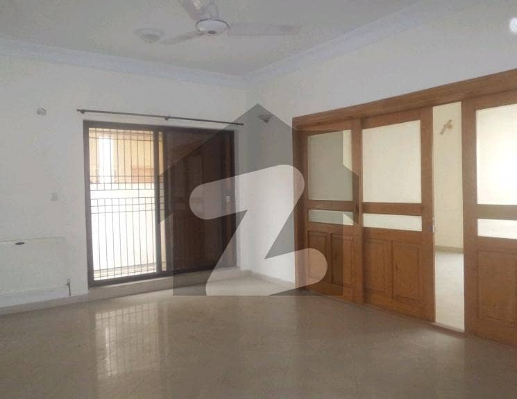 آئی ۔ 8/3 آئی ۔ 8,اسلام آباد میں 6 کمروں کا 14 مرلہ مکان 15.0 کروڑ میں برائے فروخت۔